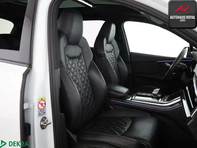 Audi SQ7 view 11