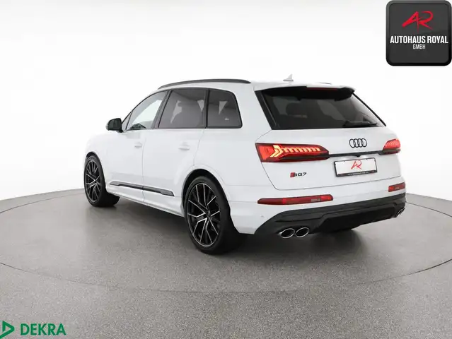 Audi SQ7 view 3