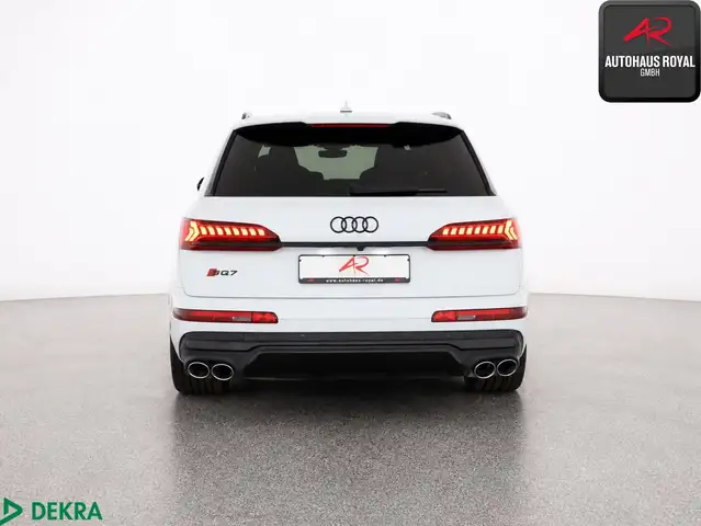 Audi SQ7 view 4