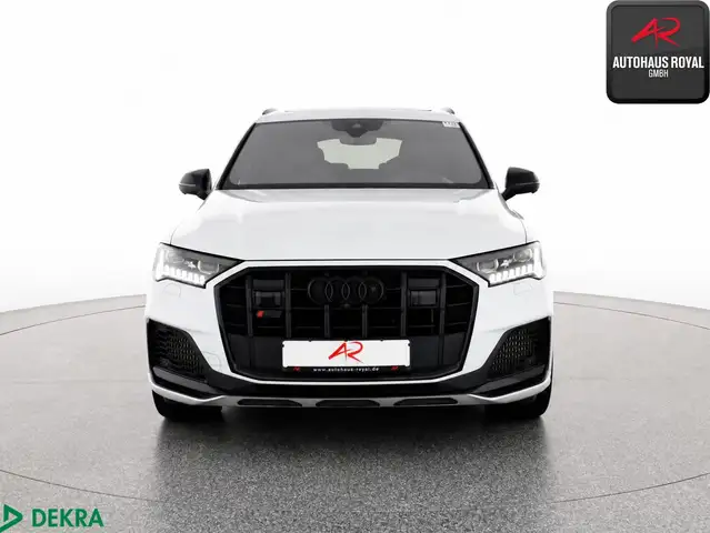 Audi SQ7 view 8