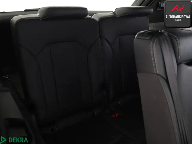 Audi SQ7 view 14