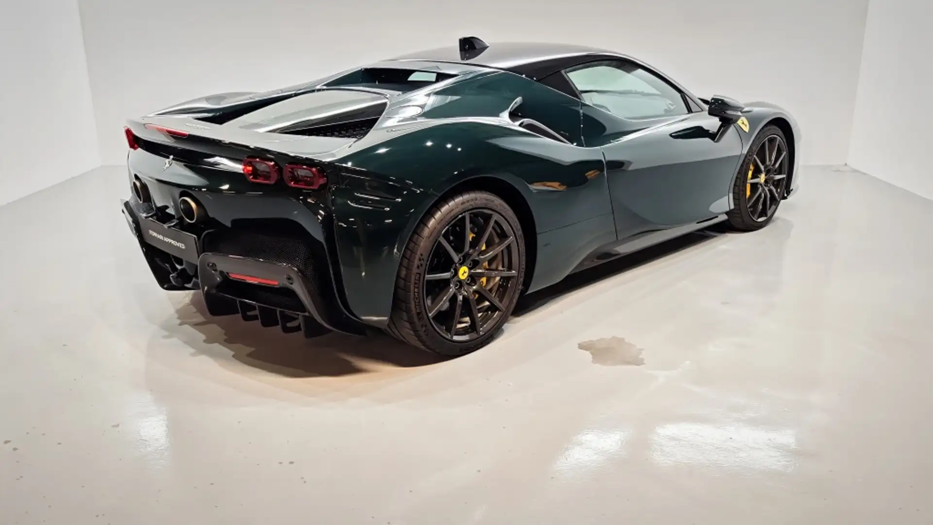Ferrari SF90 Stradale Verde - 2