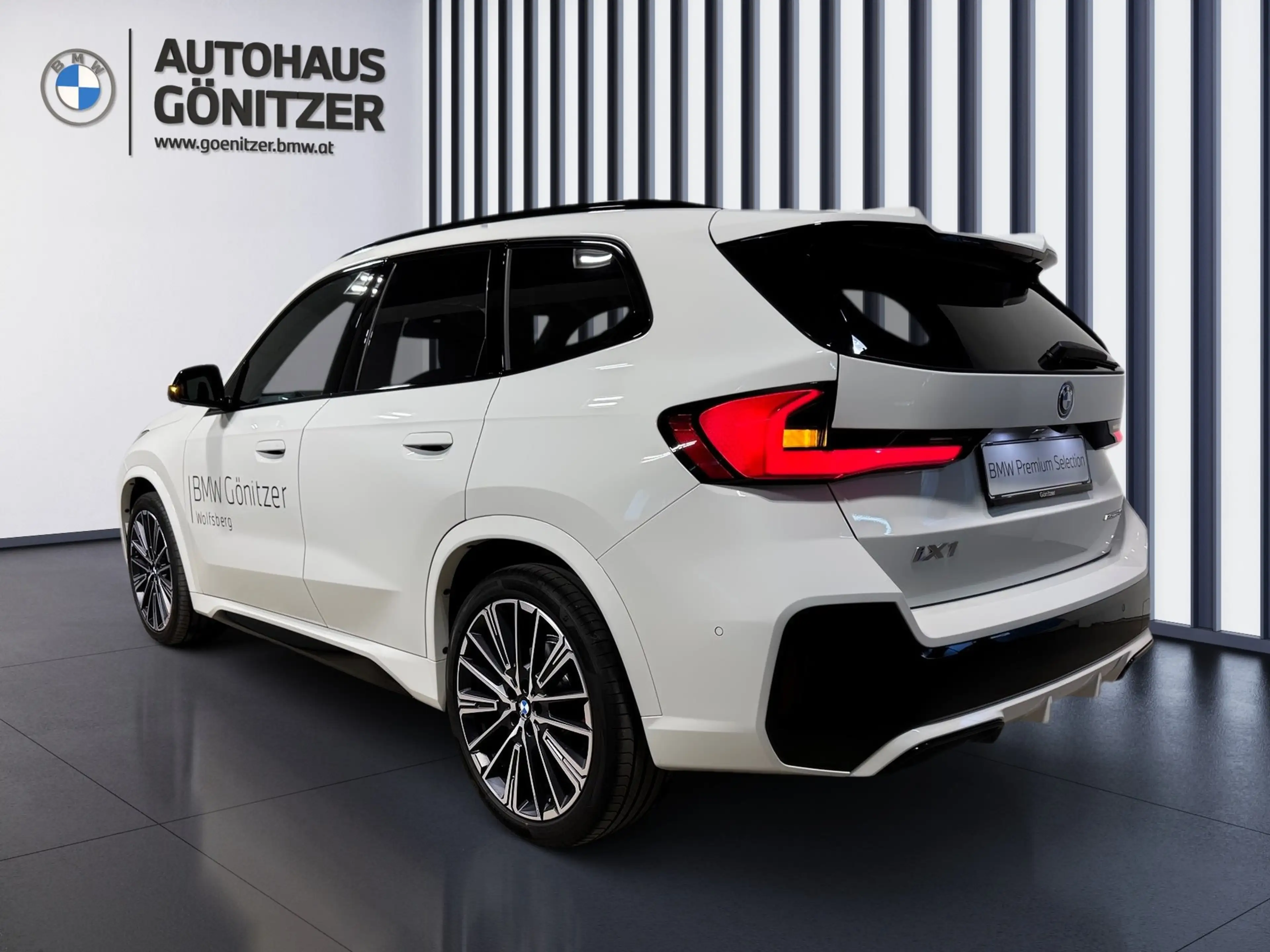 BMW iX1 eDrive20 — photo 11
