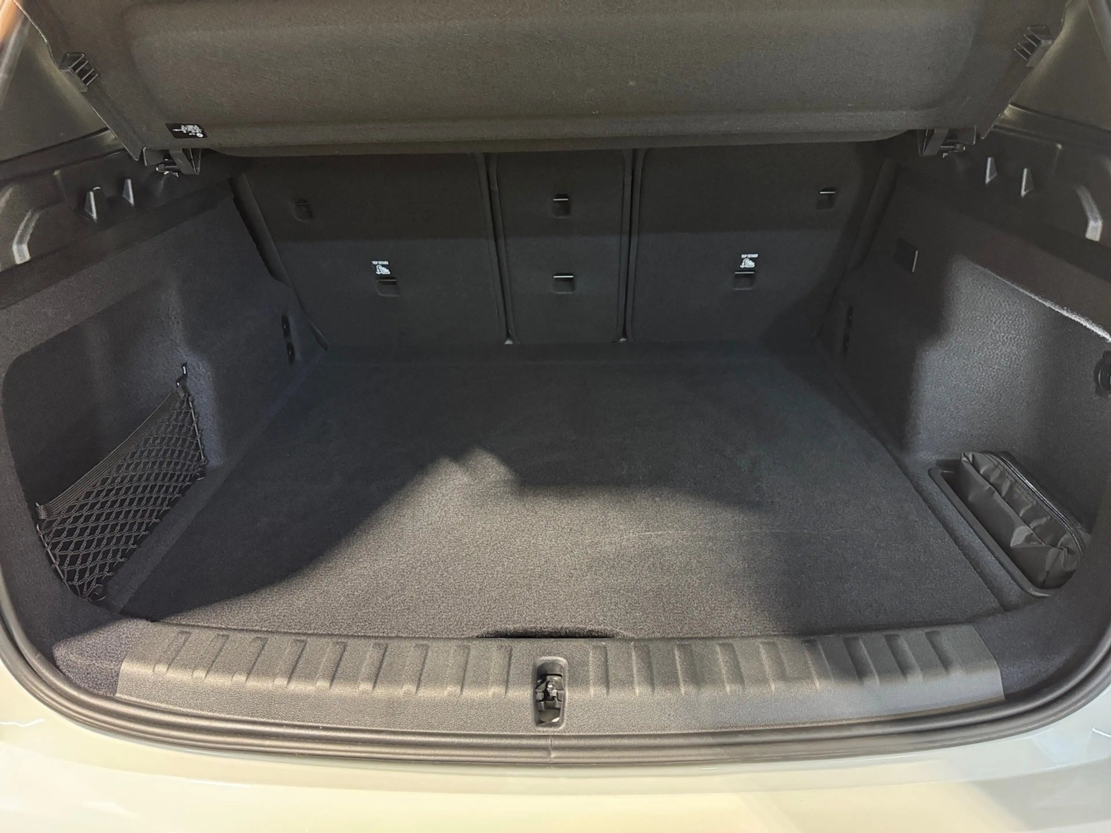 BMW iX1 eDrive20 — photo 12