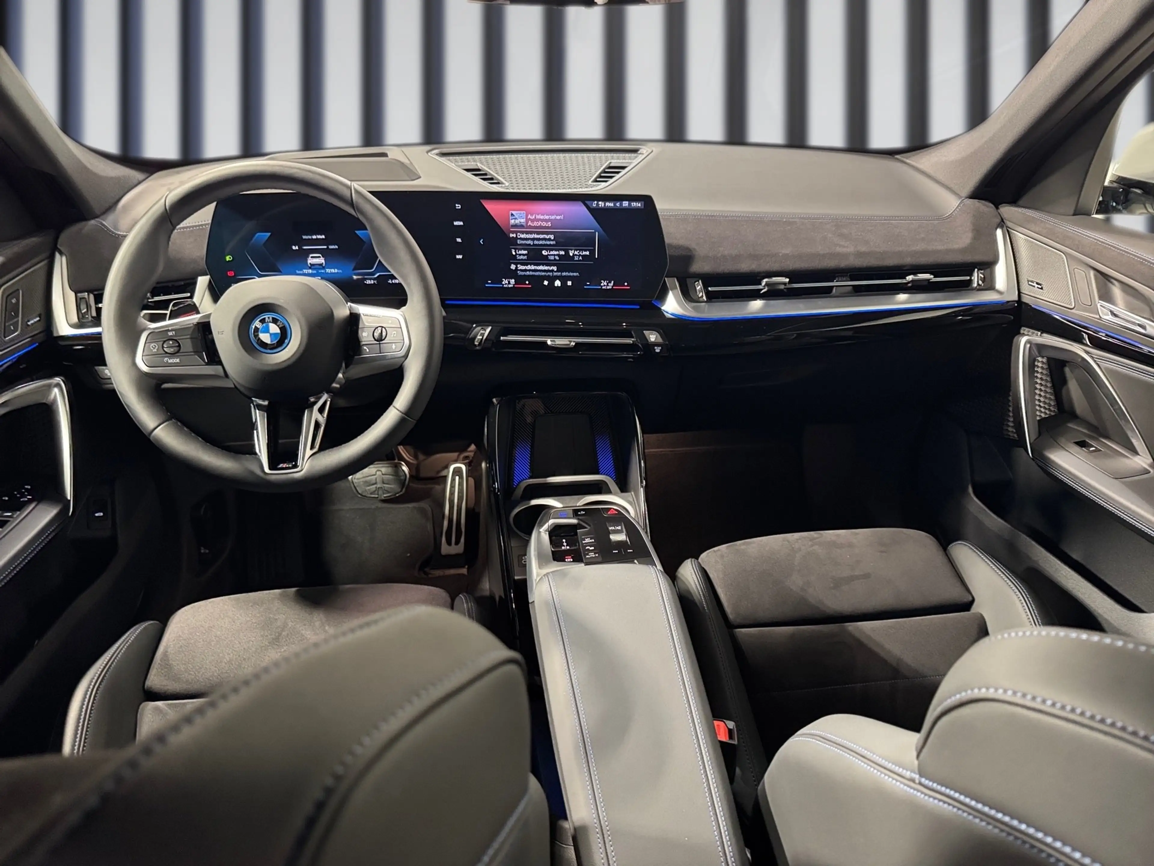 BMW iX1 eDrive20 — photo 10