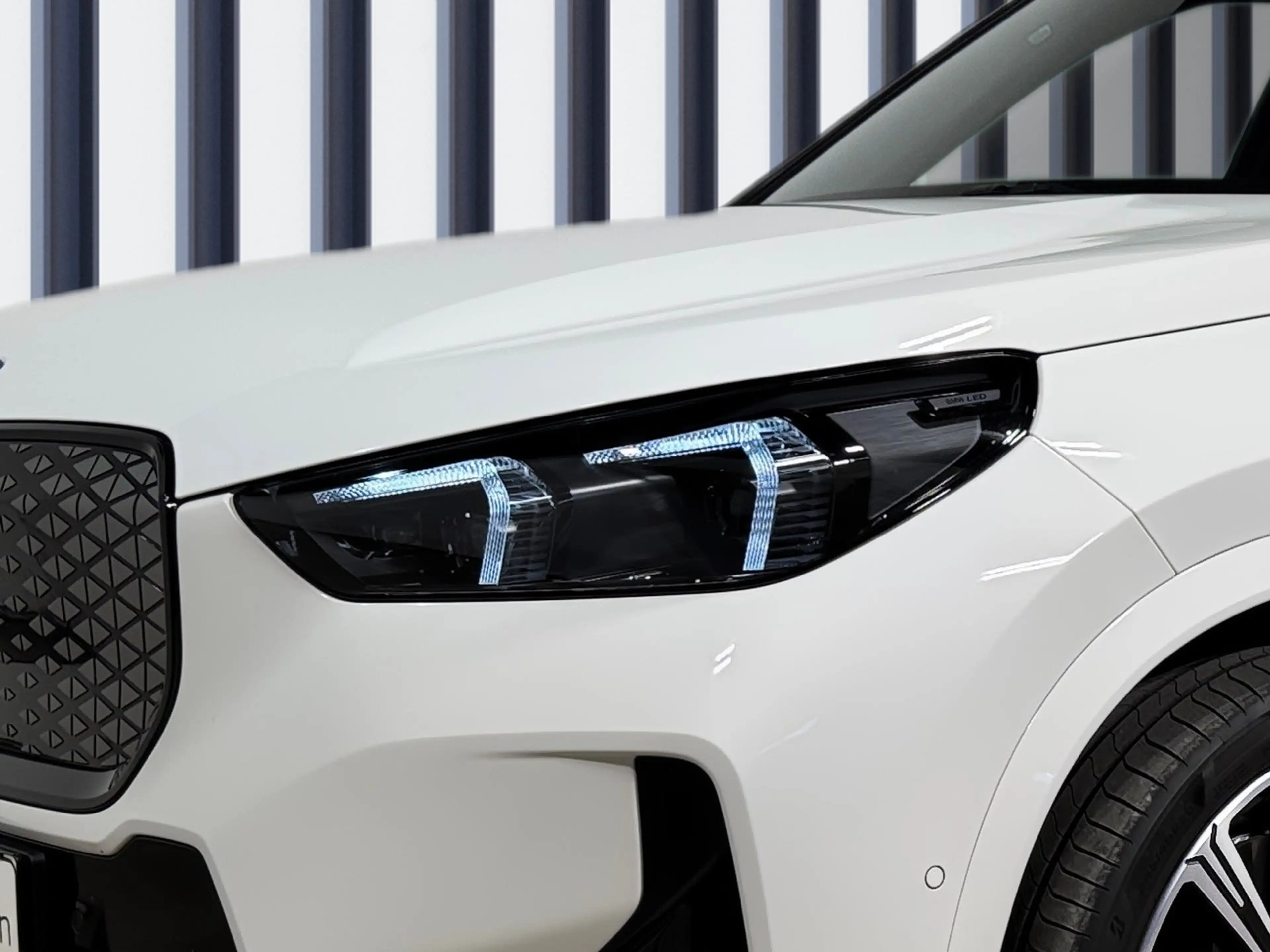 BMW iX1 eDrive20 — photo 3