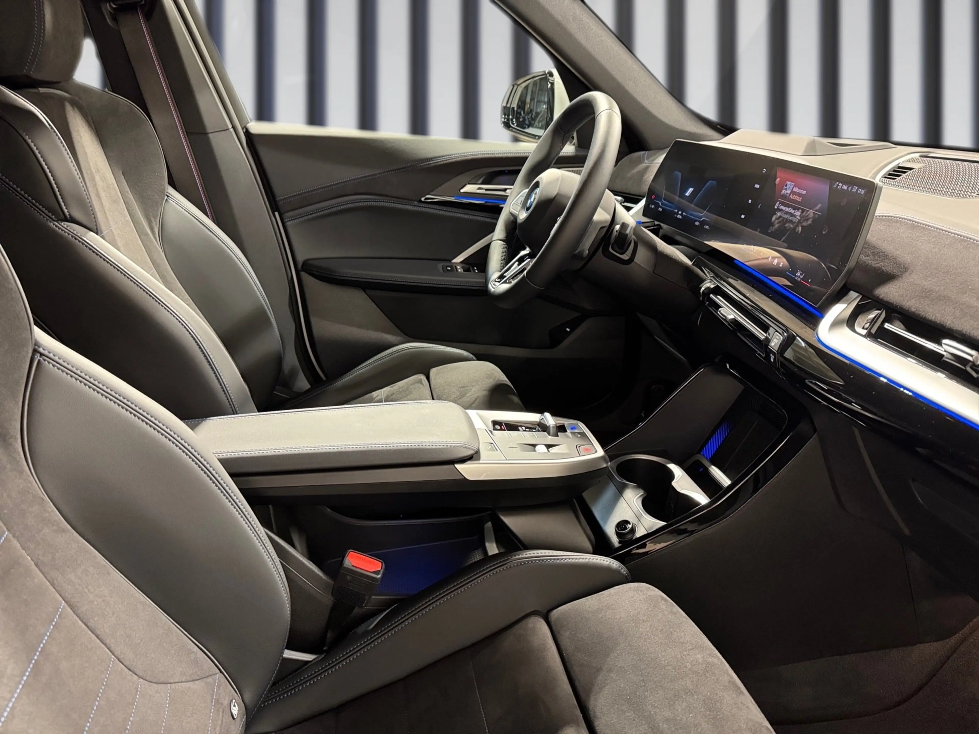 BMW iX1 eDrive20 — photo 15