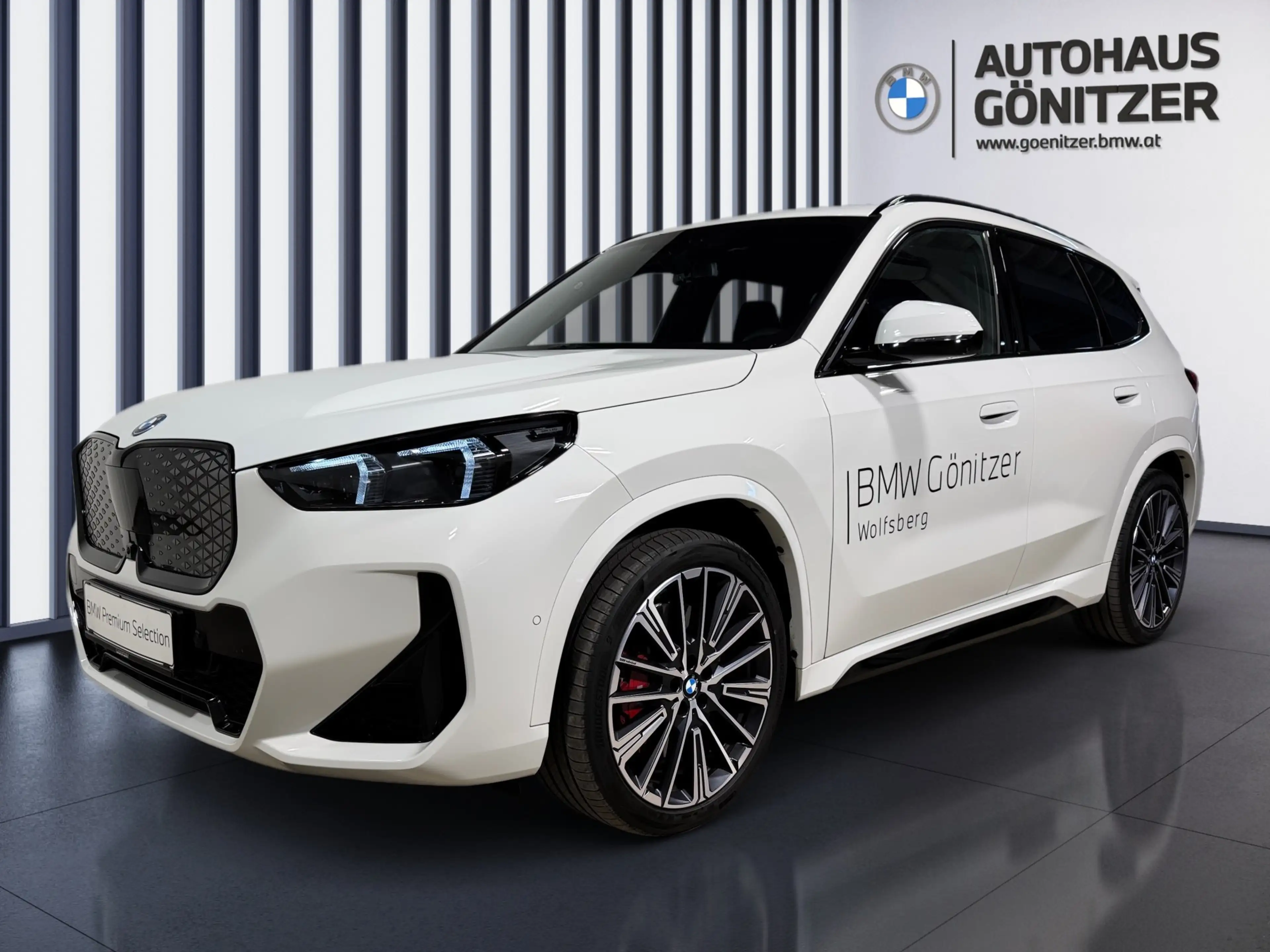 BMW iX1 eDrive20 — photo 2