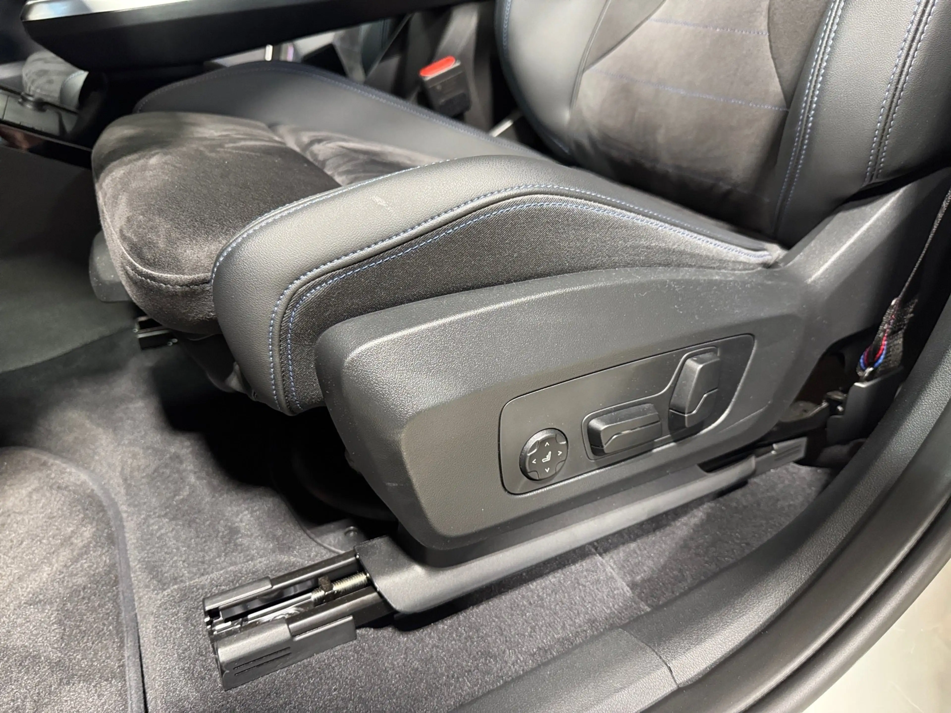 BMW iX1 eDrive20 — photo 7