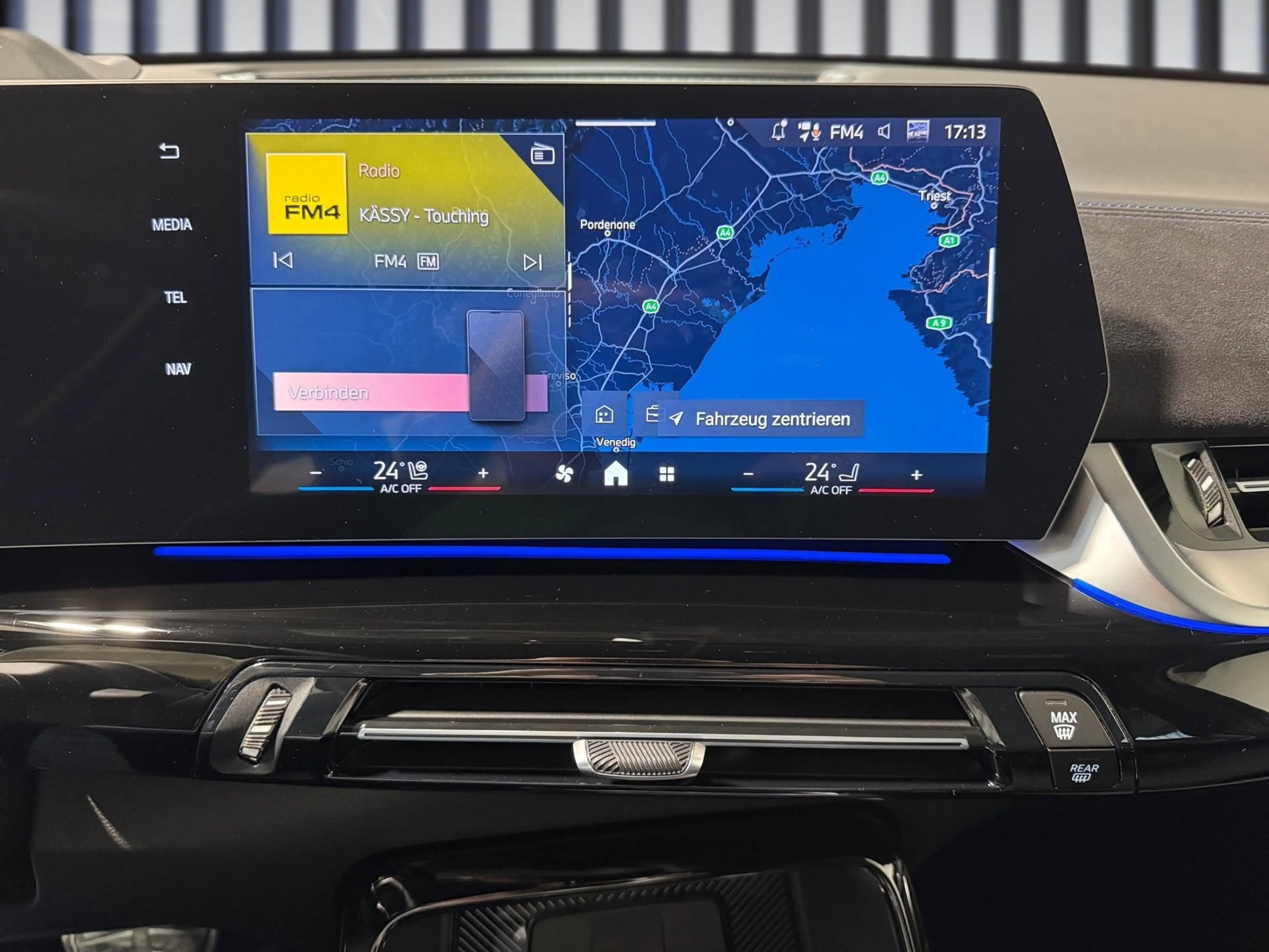 BMW iX1 eDrive20 — photo 6