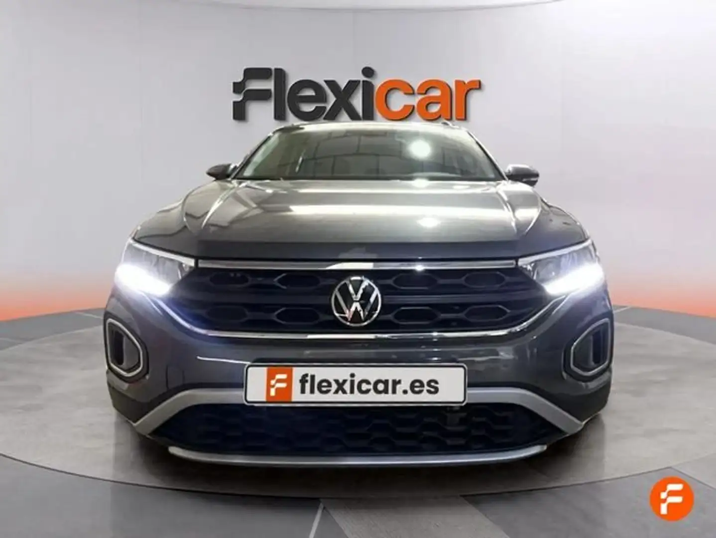 Volkswagen T-Roc 1.0 TSI Más 85kW Gris - 2