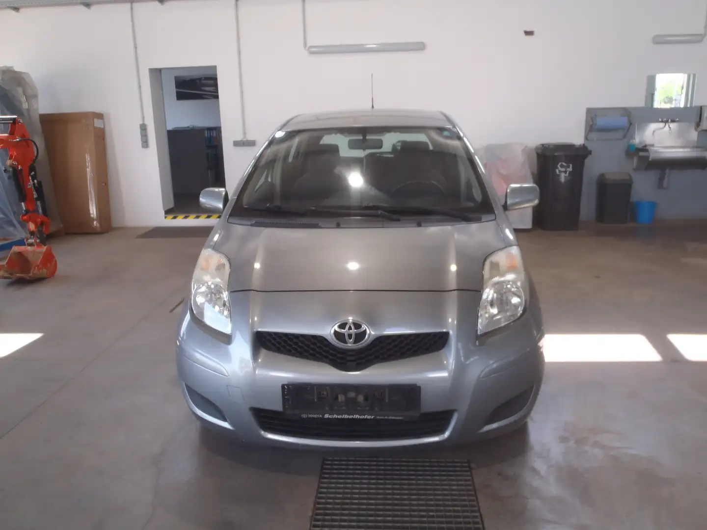 Toyota Yaris 1,33 Dual-VVT-i Sol Grau - 1
