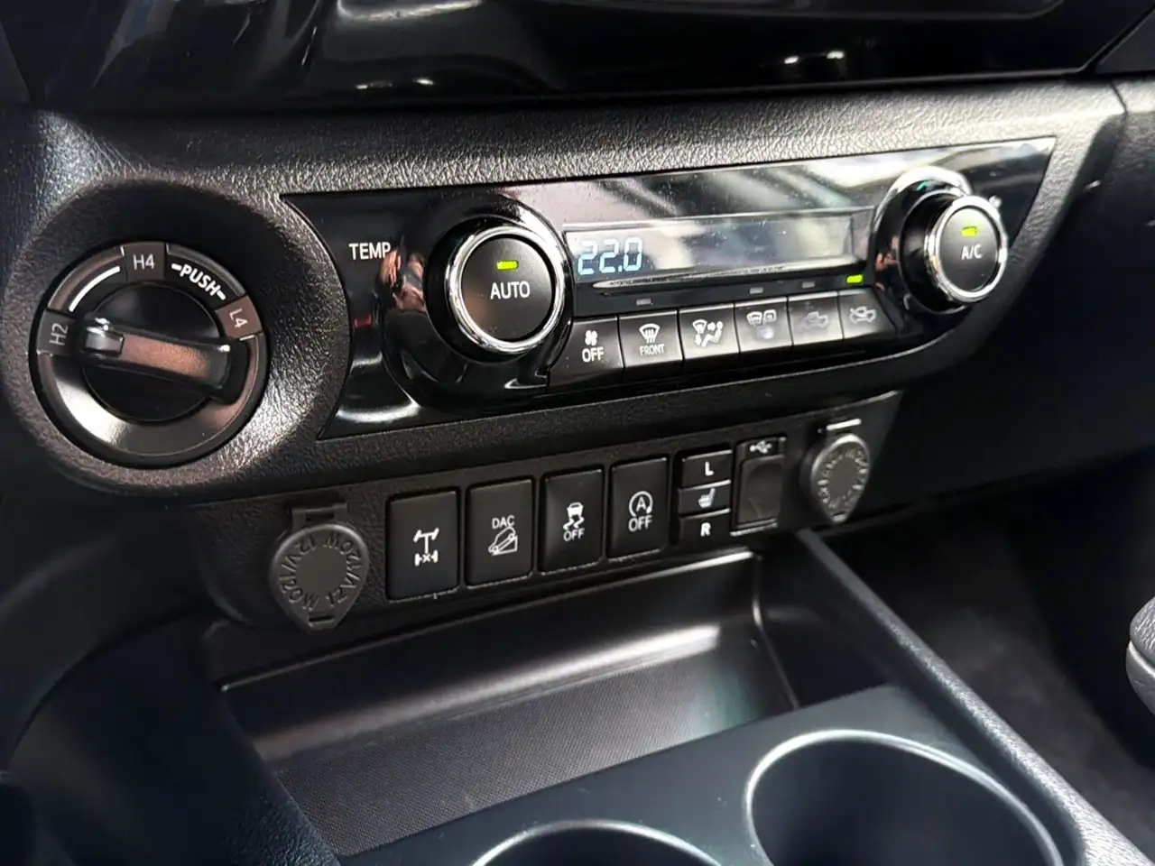 Toyota Hilux Double Cab Comfort 4x4+LED+NAVI+AHK+1.HAND, миниатюра 23