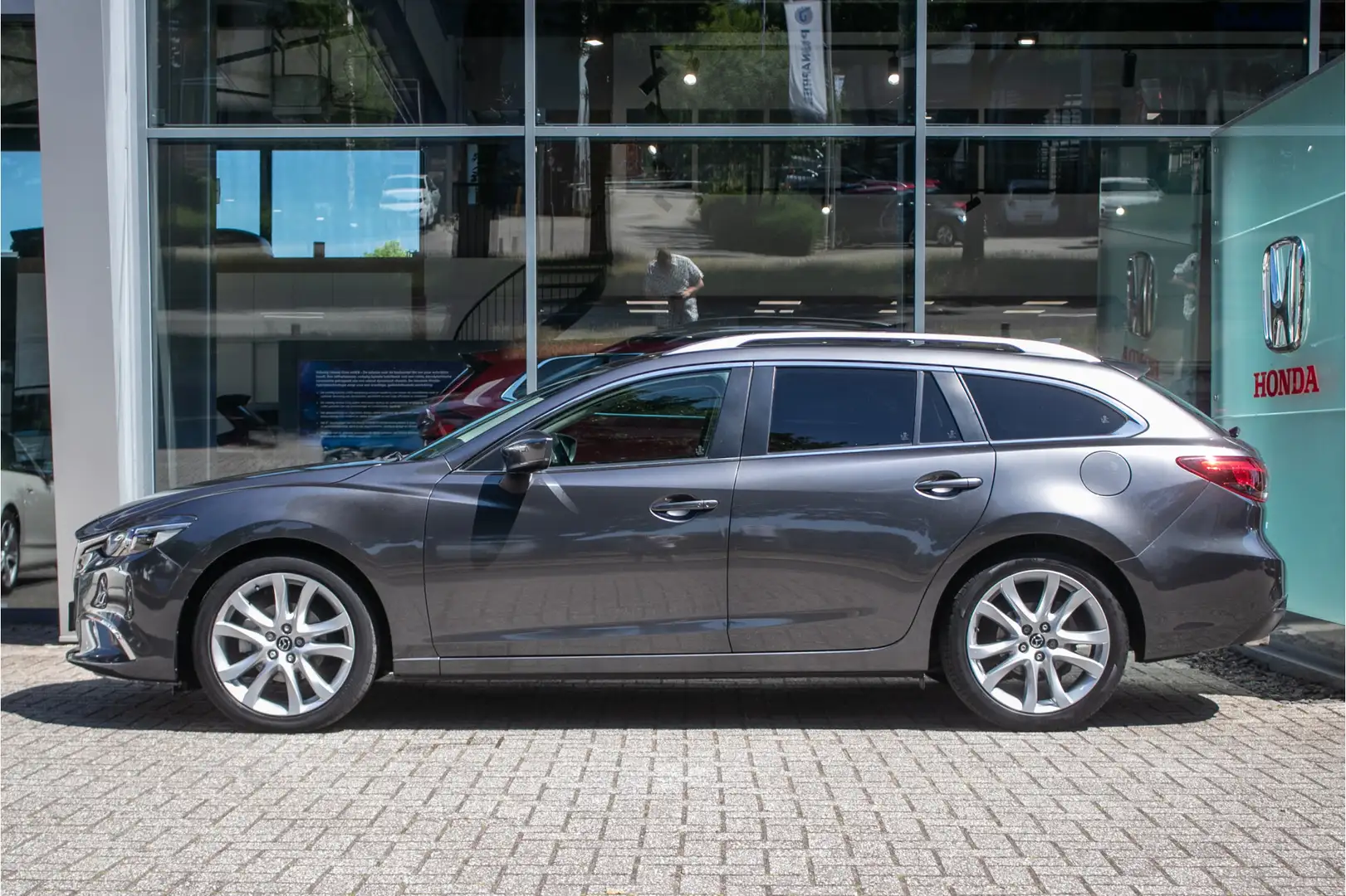 Mazda 6 Sportbreak 2.0 SkyActiv-G 165 Skylease GT Limited Grijs - 2