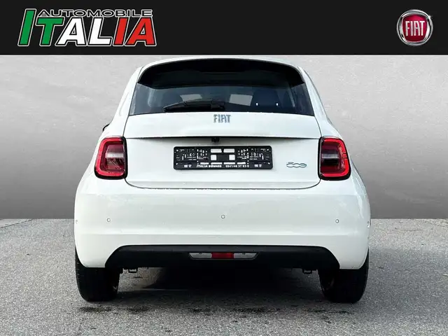 Fiat 500e view 4
