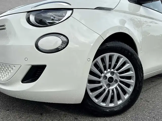 Fiat 500e view 13