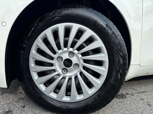 Fiat 500e view 9