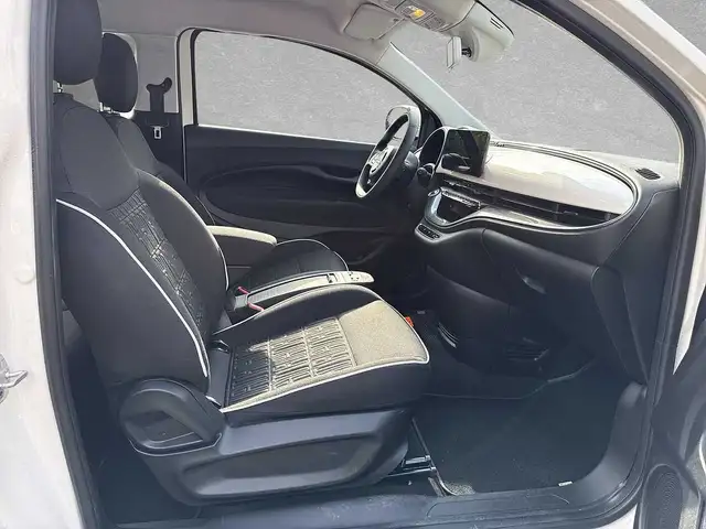Fiat 500e view 6