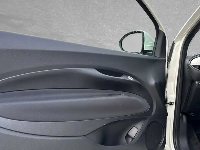 Fiat 500e view 5