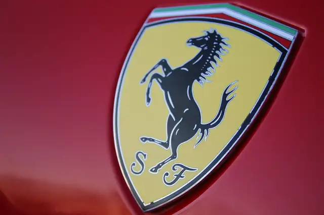 Ferrari SF90 Spider voll Carbon*Lift*Racing-Sitz*Dt.Auto