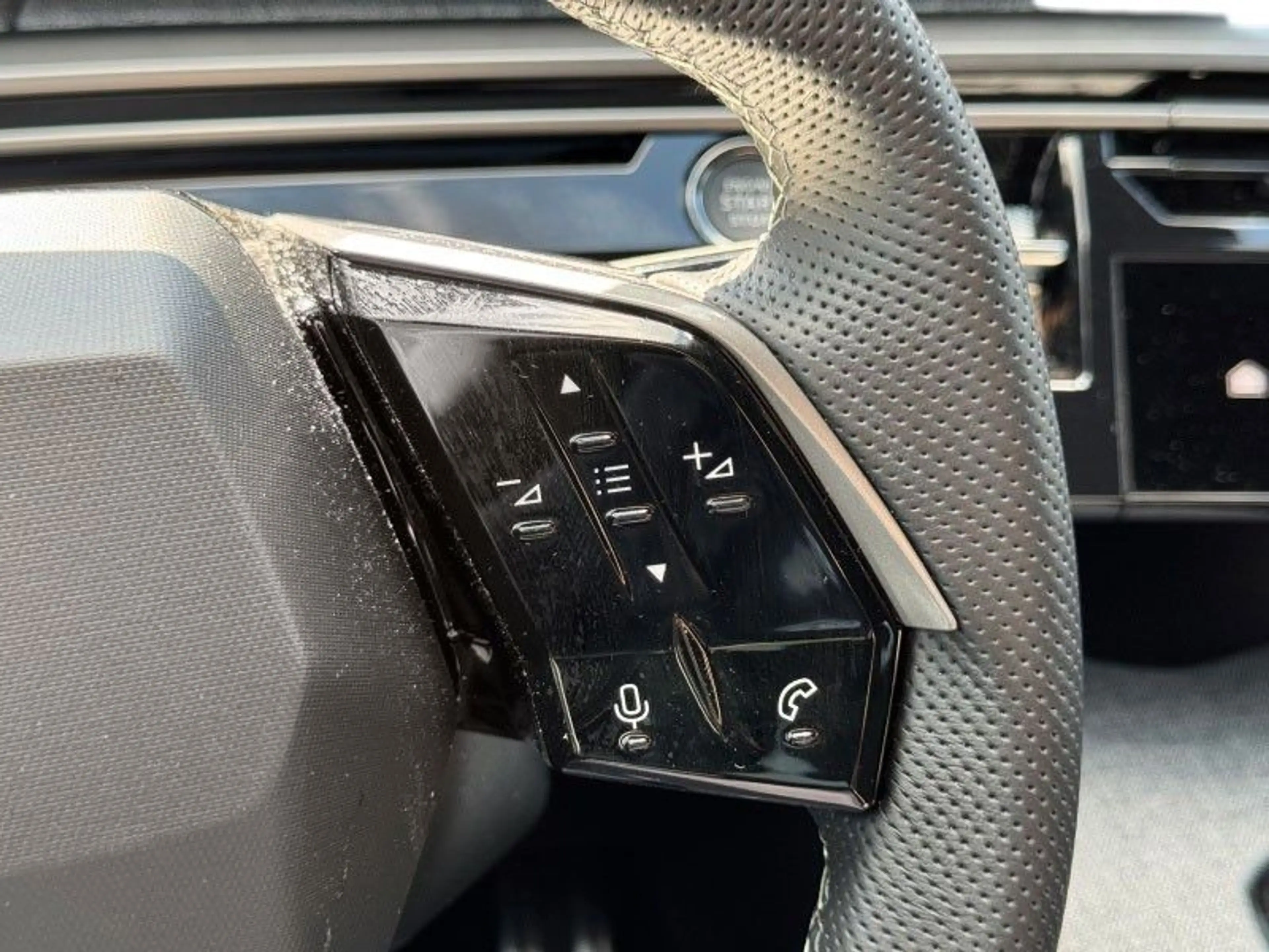 Peugeot 5008 Hybrid 145 GT — photo 15