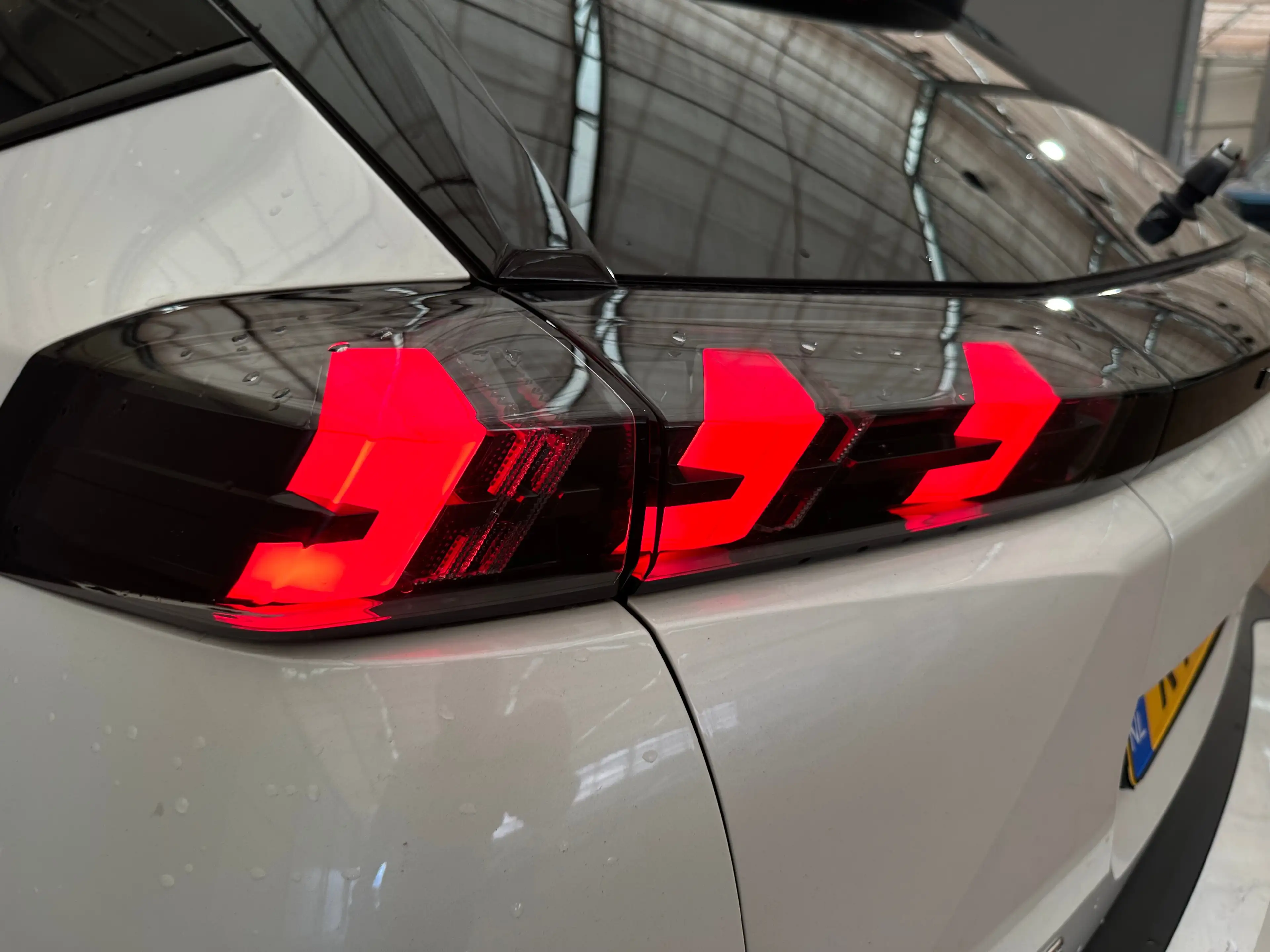 Peugeot e-2008 EV Allure Pack 50 kWh Camera | Digitaal Dashboard — photo 13
