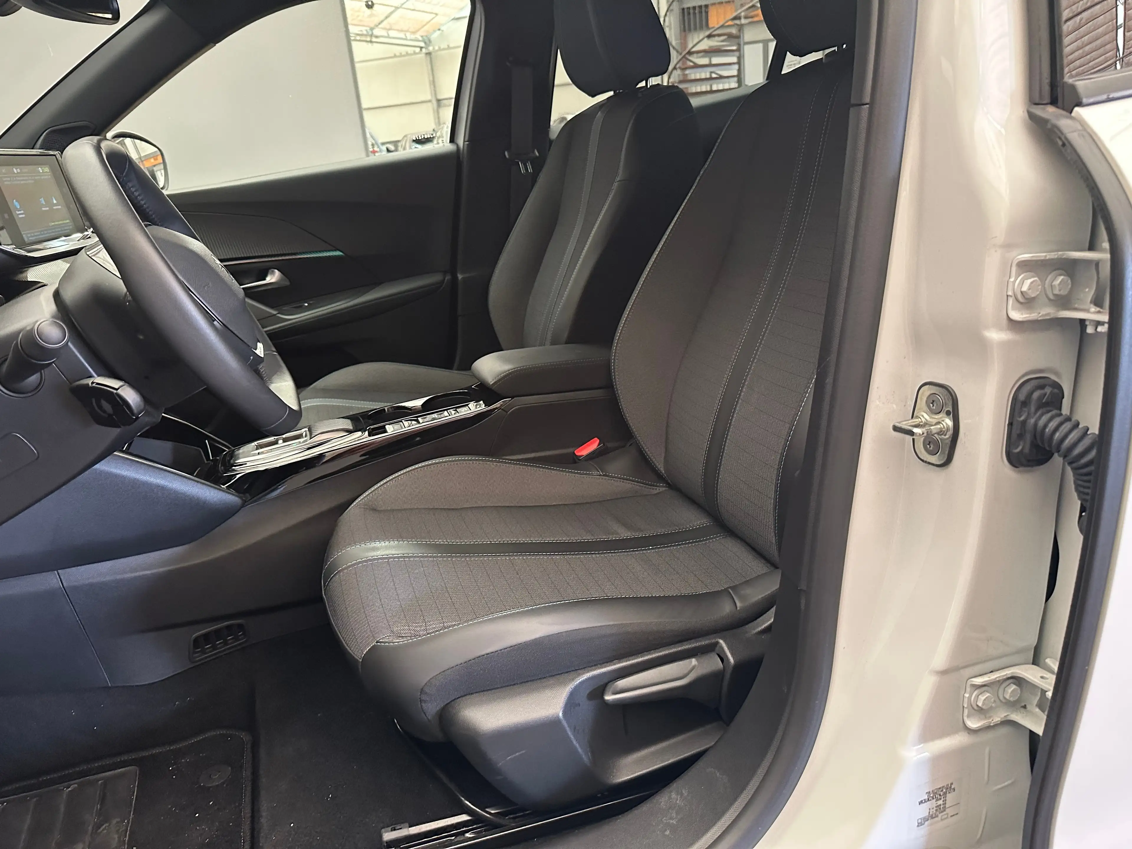 Peugeot e-2008 EV Allure Pack 50 kWh Camera | Digitaal Dashboard — photo 9