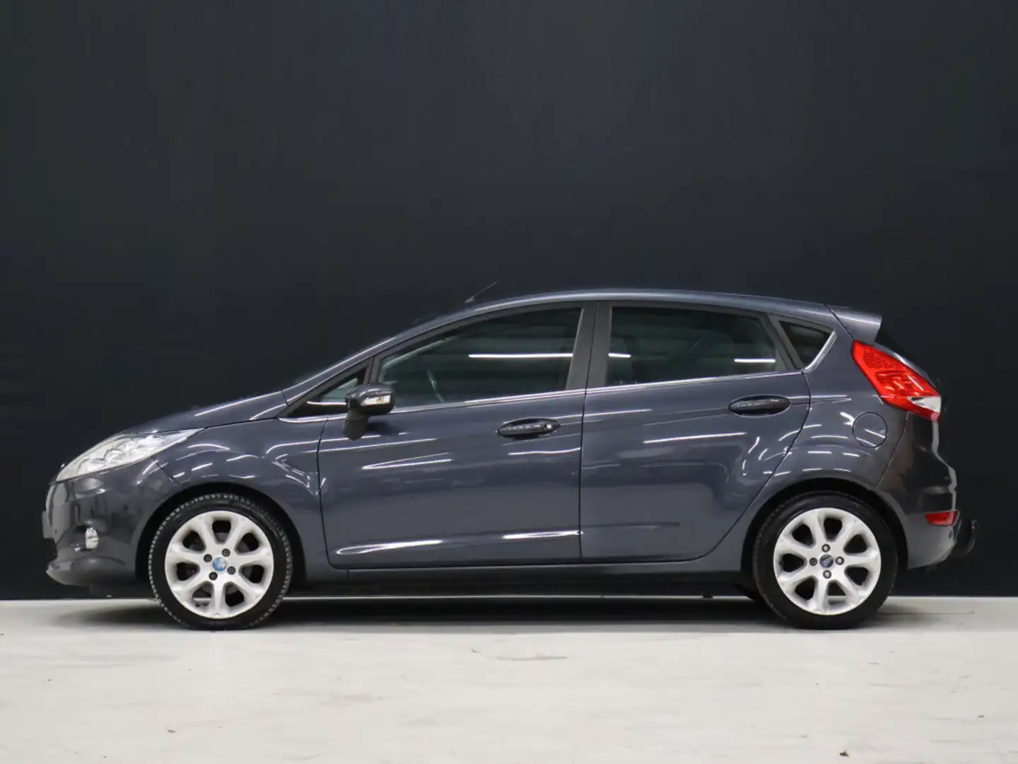 Ford Fiesta 1.25 Titanium [TREKHAAK, CRUISE CONTROL, BLUETOOTH Grijs - 2