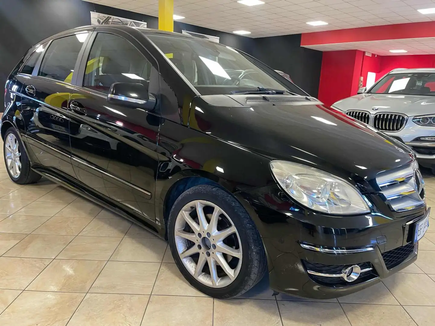 Mercedes-Benz B 180 CDI Premium*CAMBIO AUTOMAT/PDC/BLUETOOTH/OK NEO P Nero - 2