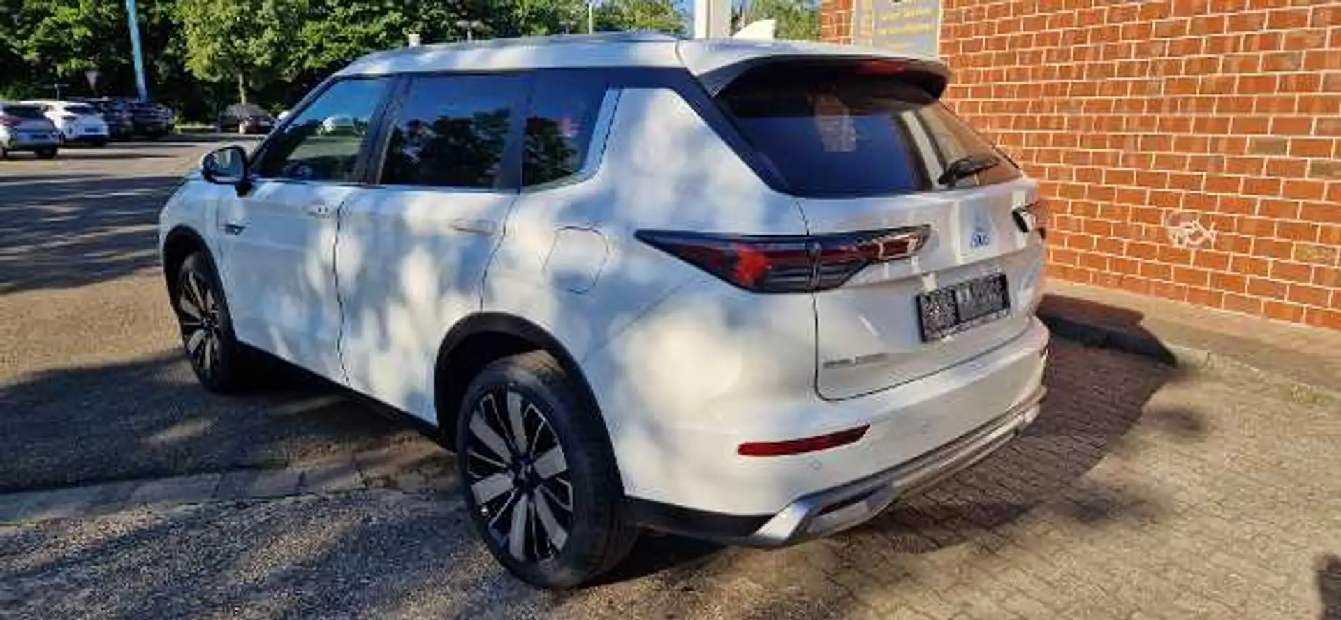 Mitsubishi Outlander 2.4L PHEV Intro Edition Weiß - 2