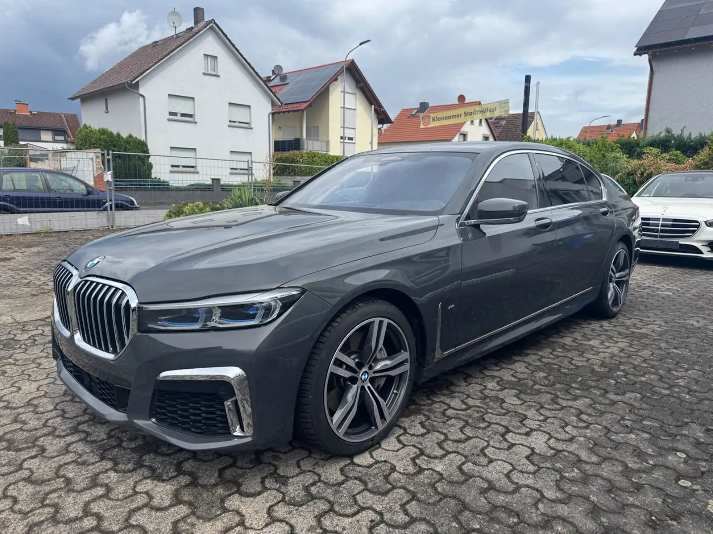 BMW 740 L d xDrive M Sport*Individual*Executive*Fond Gris - 2