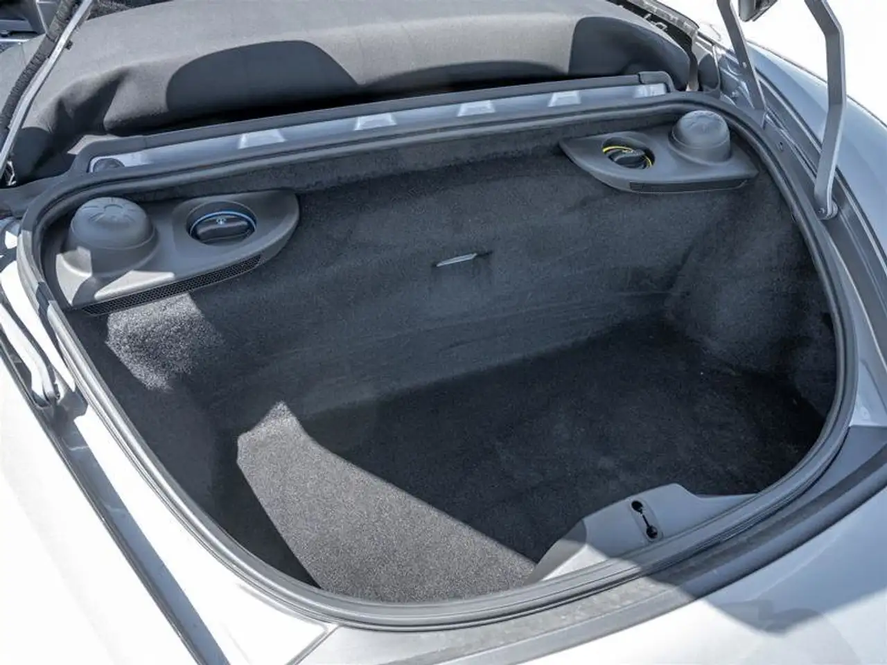 Porsche 718 Spyder снимка Porsche 718 Spyder