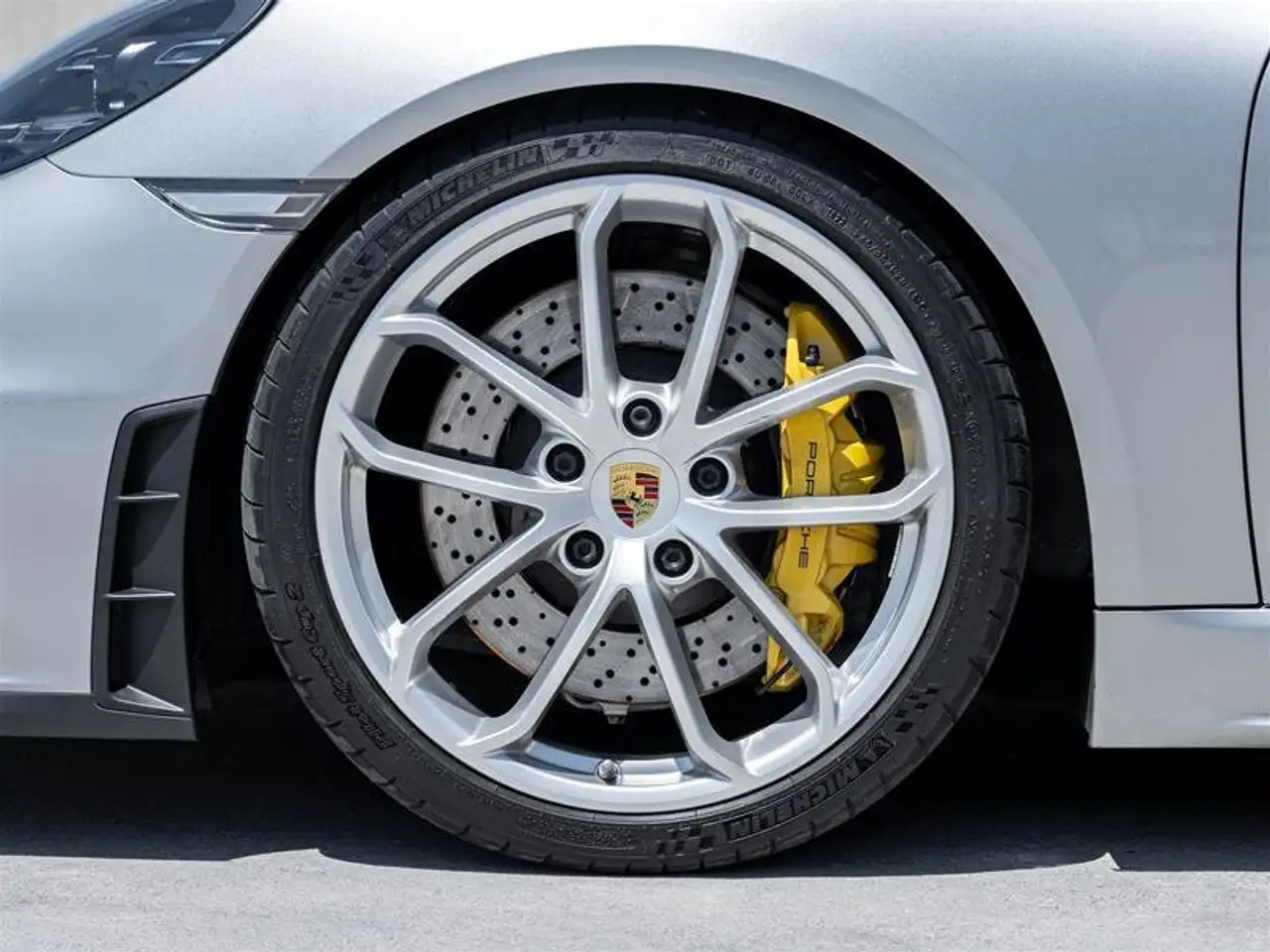 Porsche 718 Spyder снимка Porsche 718 Spyder