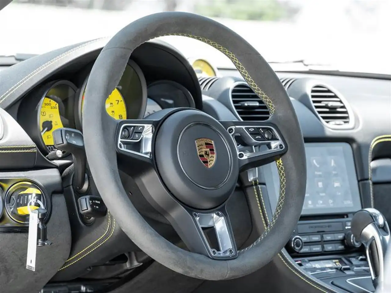 Porsche 718 Spyder снимка Porsche 718 Spyder