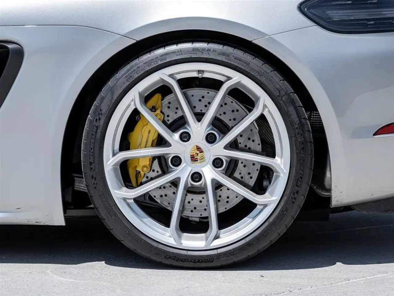 Porsche 718 Spyder снимка Porsche 718 Spyder