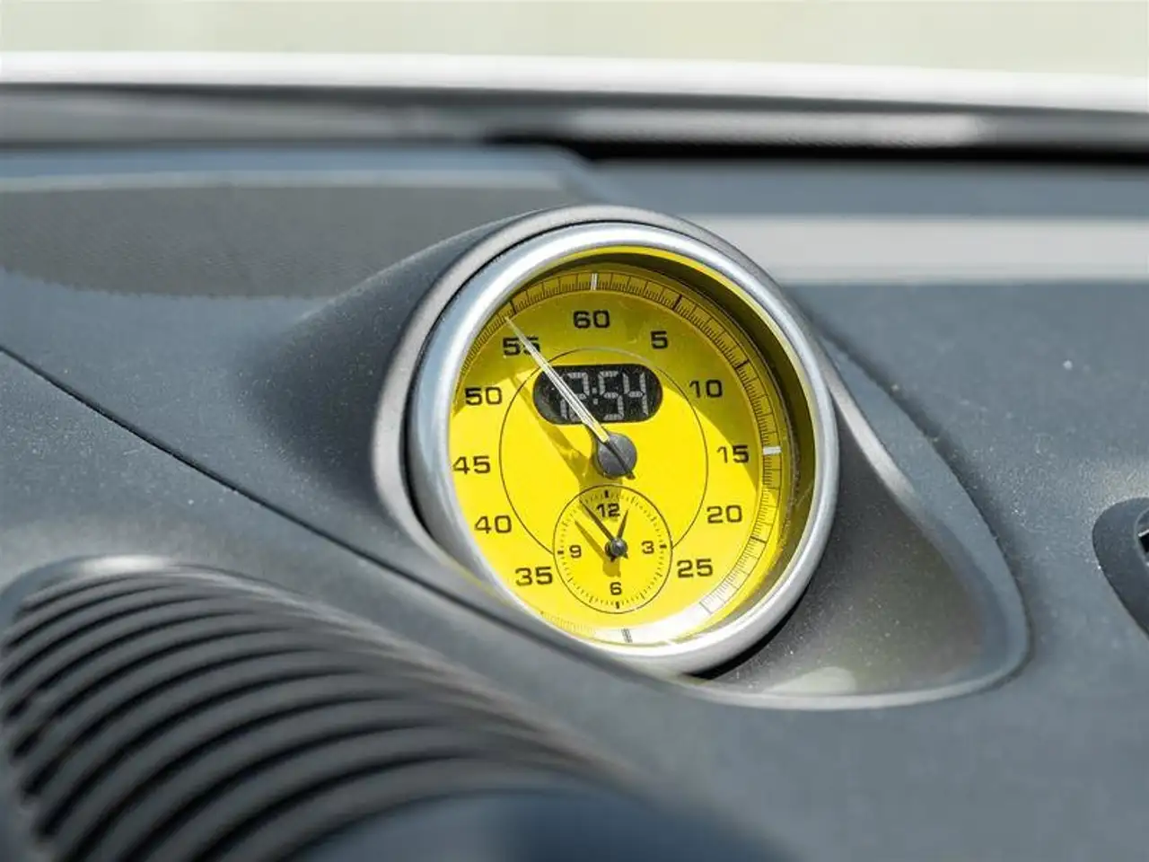 Porsche 718 Spyder снимка Porsche 718 Spyder