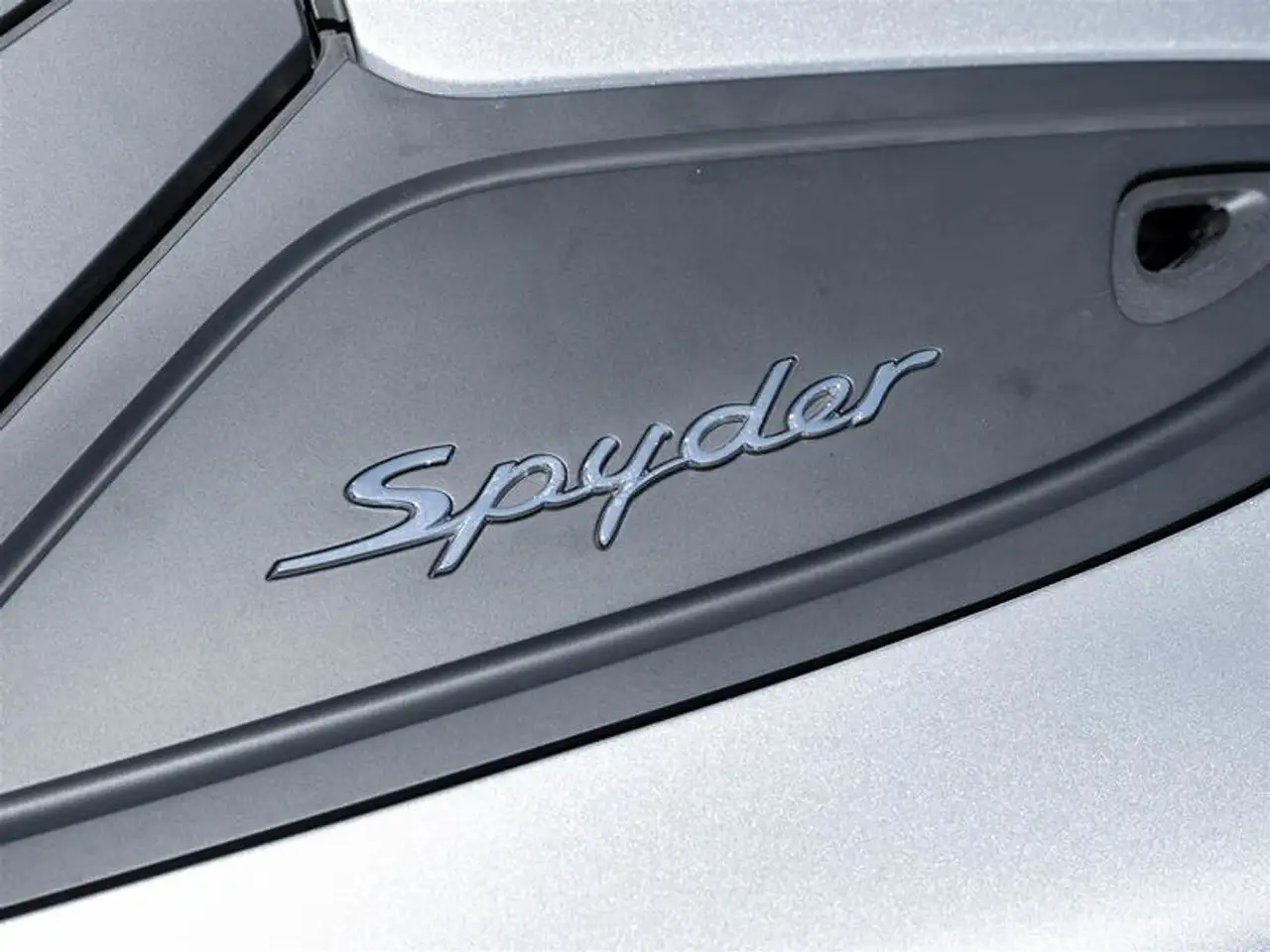 Porsche 718 Spyder снимка Porsche 718 Spyder