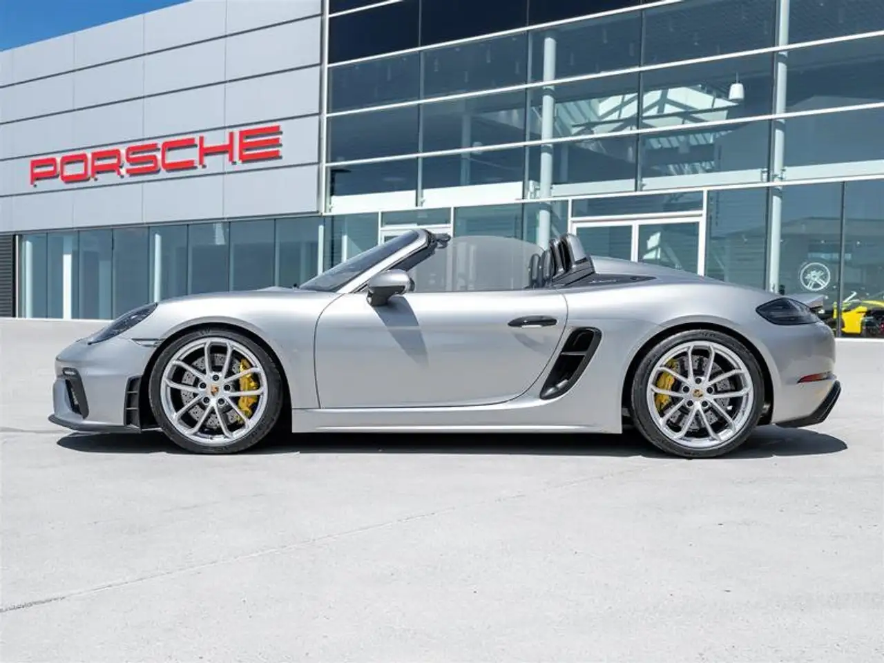 Porsche 718 Spyder снимка Porsche 718 Spyder