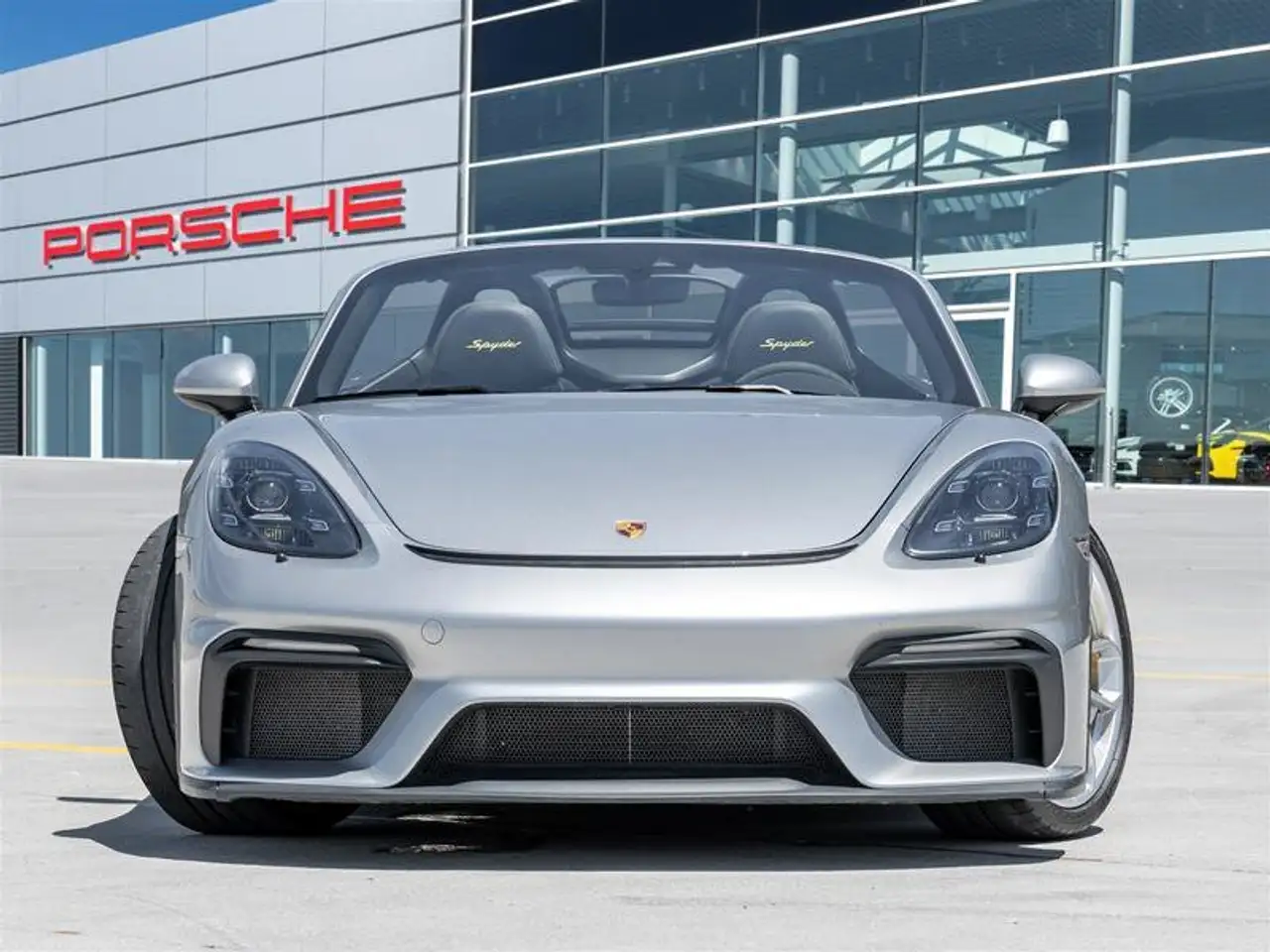 Porsche 718 Spyder снимка Porsche 718 Spyder