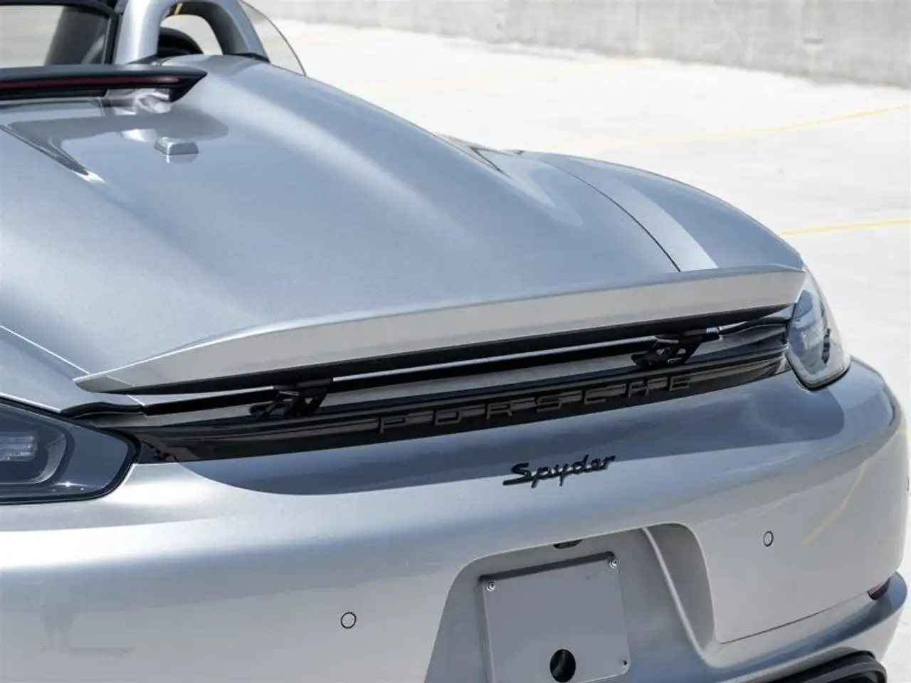 Porsche 718 Spyder снимка Porsche 718 Spyder