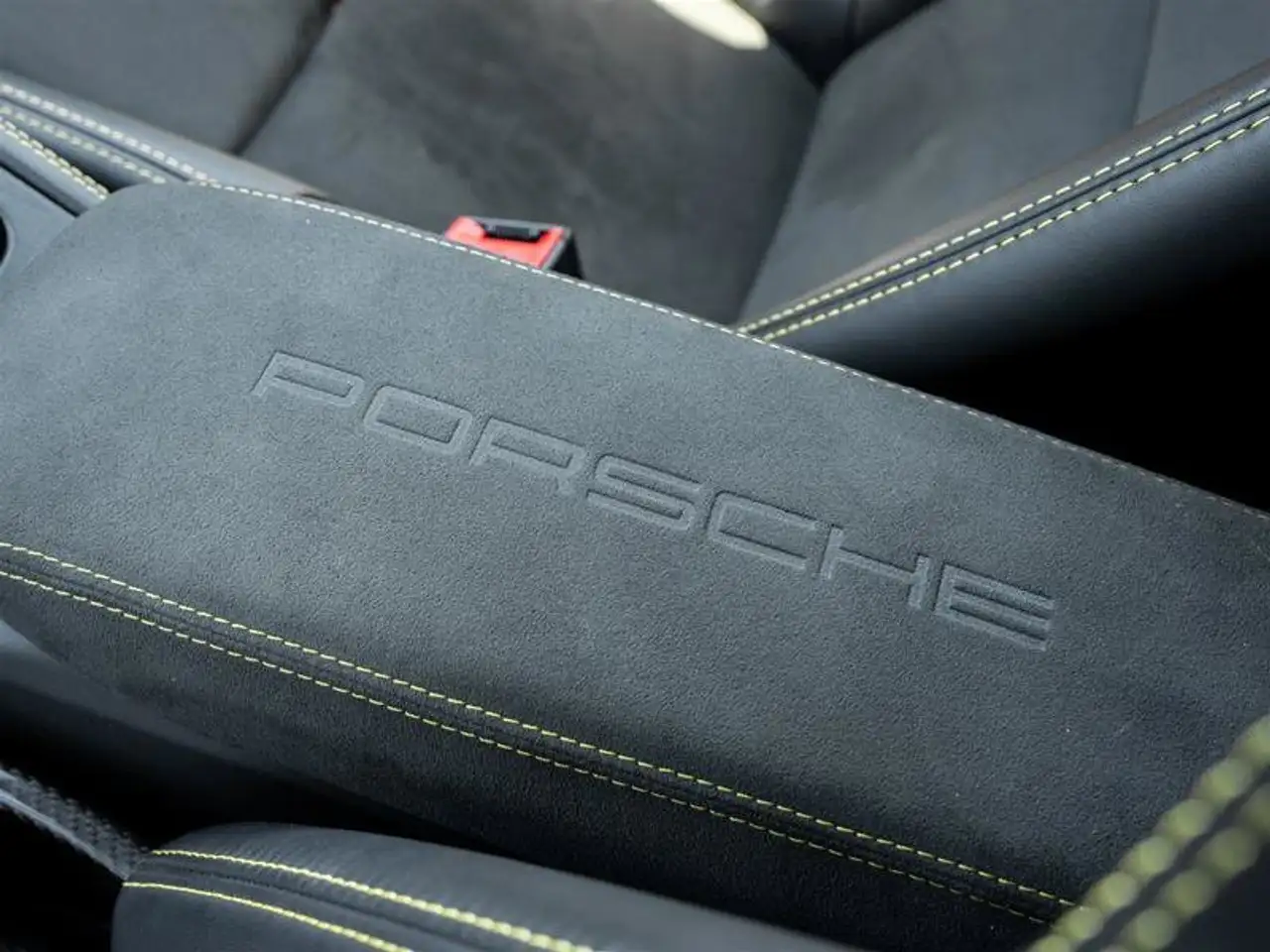 Porsche 718 Spyder снимка Porsche 718 Spyder