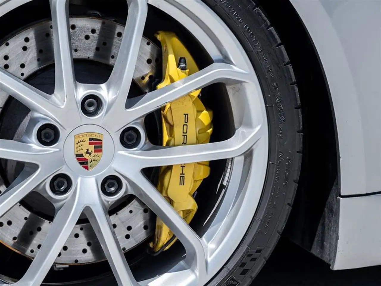 Porsche 718 Spyder снимка Porsche 718 Spyder
