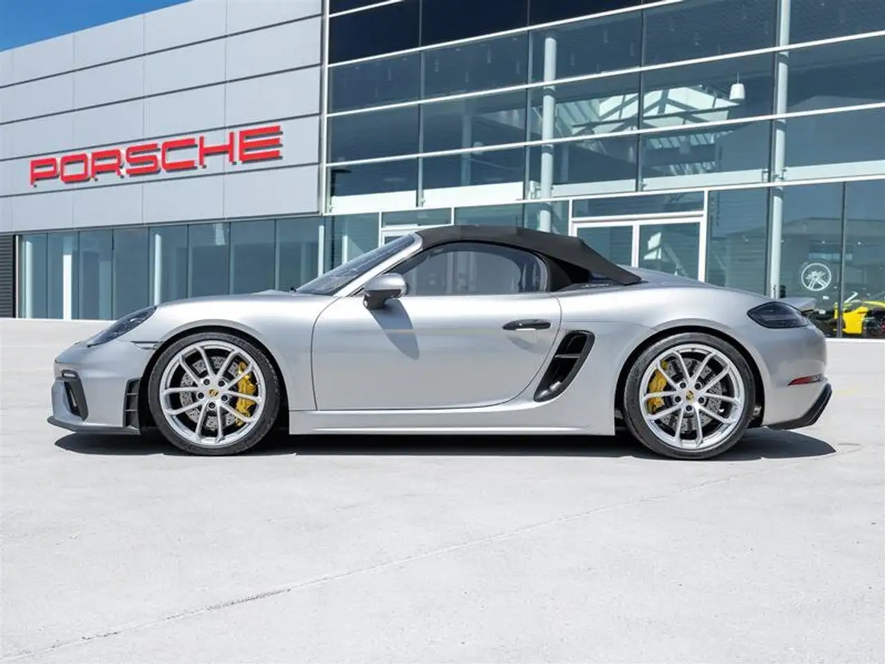 Porsche 718 Spyder снимка Porsche 718 Spyder