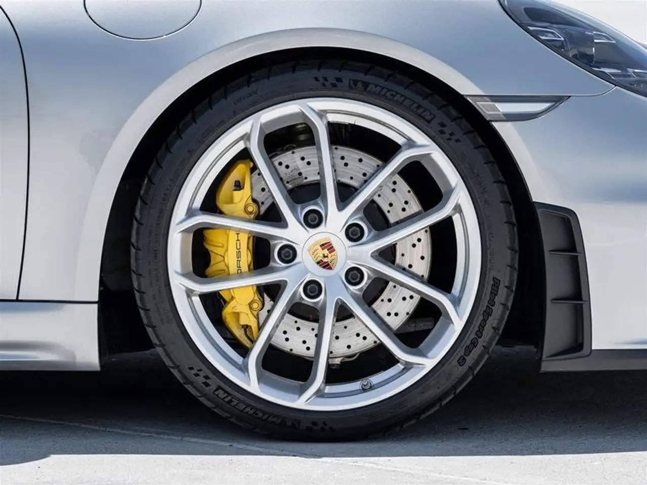 Porsche 718 Spyder снимка Porsche 718 Spyder