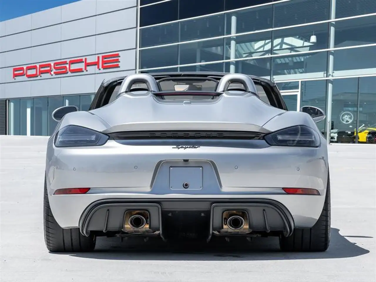 Porsche 718 Spyder снимка Porsche 718 Spyder