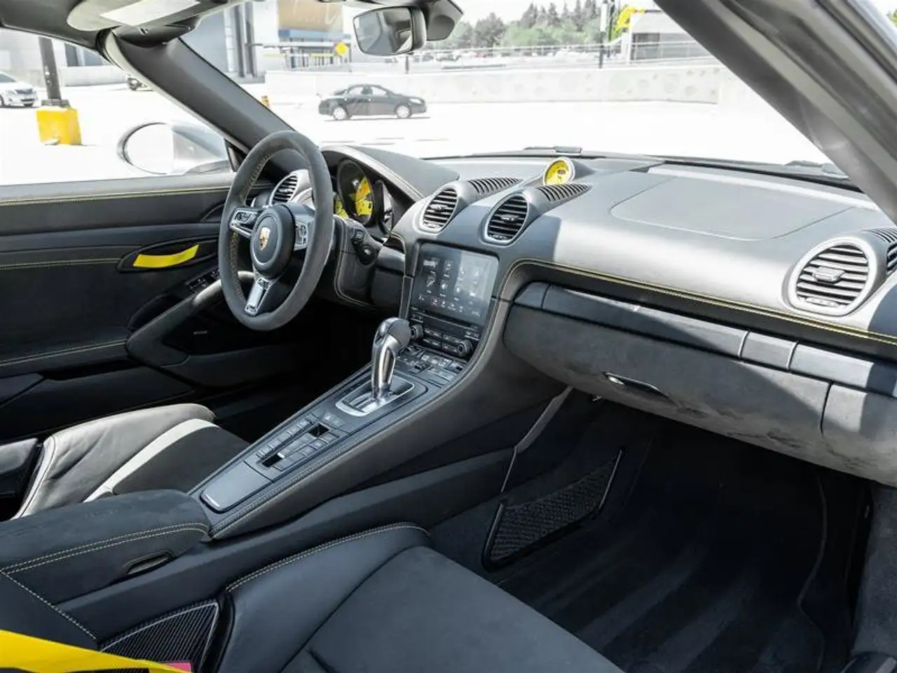 Porsche 718 Spyder снимка Porsche 718 Spyder