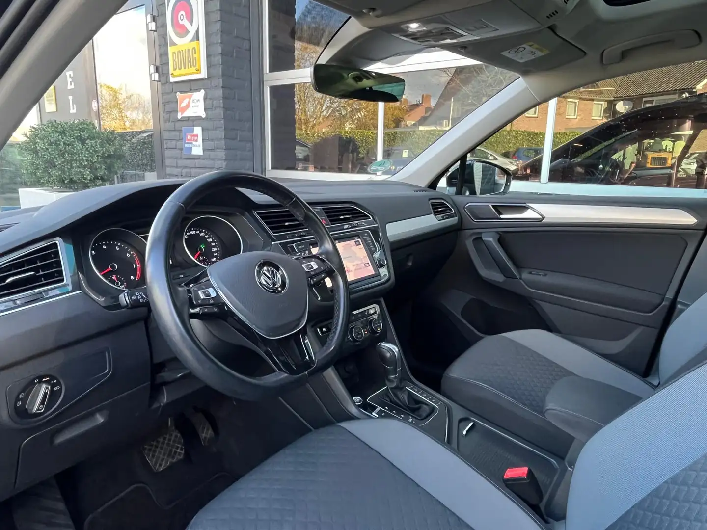 Volkswagen Tiguan 1.4 TSI Comfortline R-Line, Automaat, Camera, CarP Zwart - 2