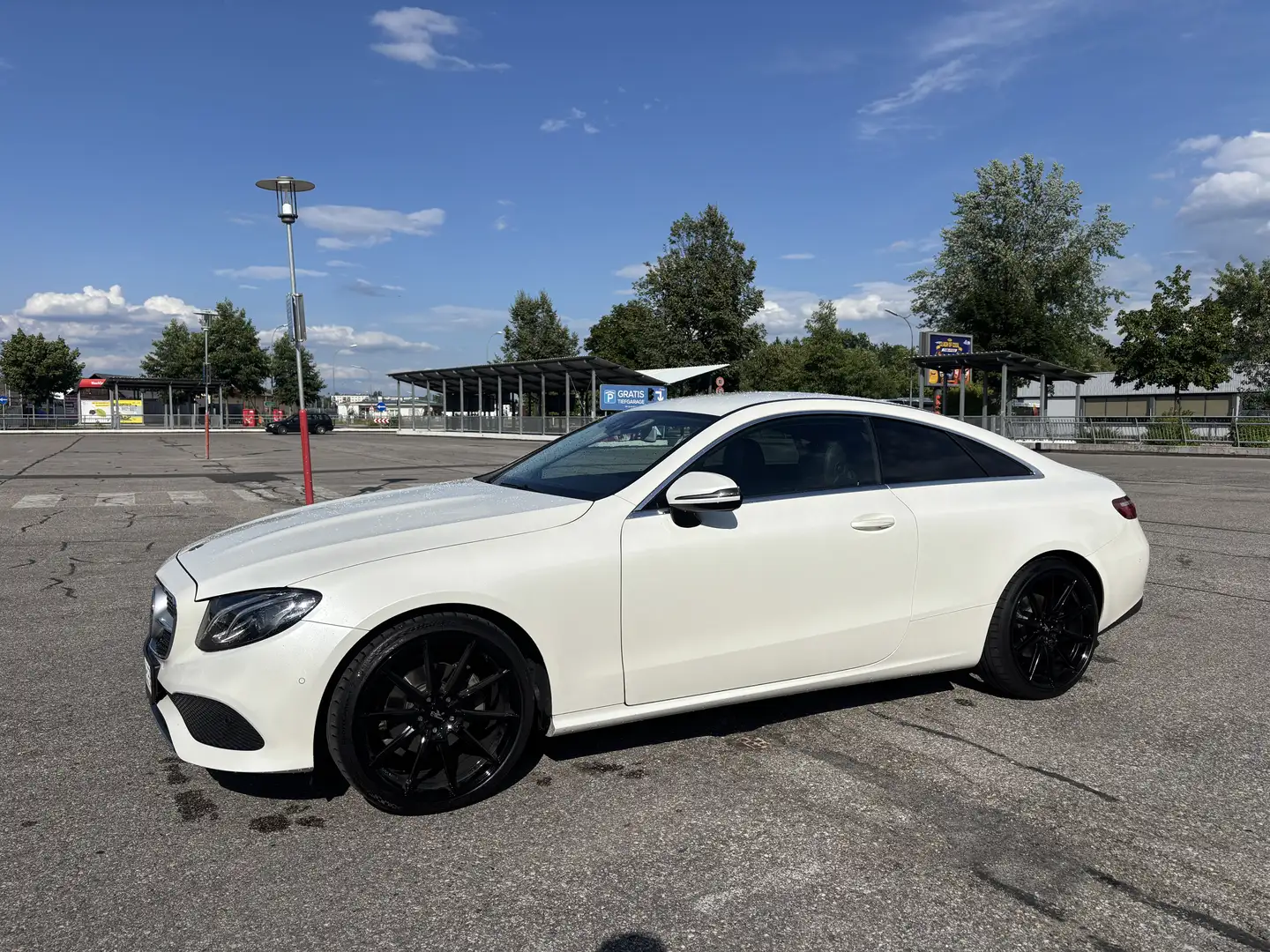 Mercedes-Benz E 220 d Aut. FINANZIERUNG MÖGLICH - 2