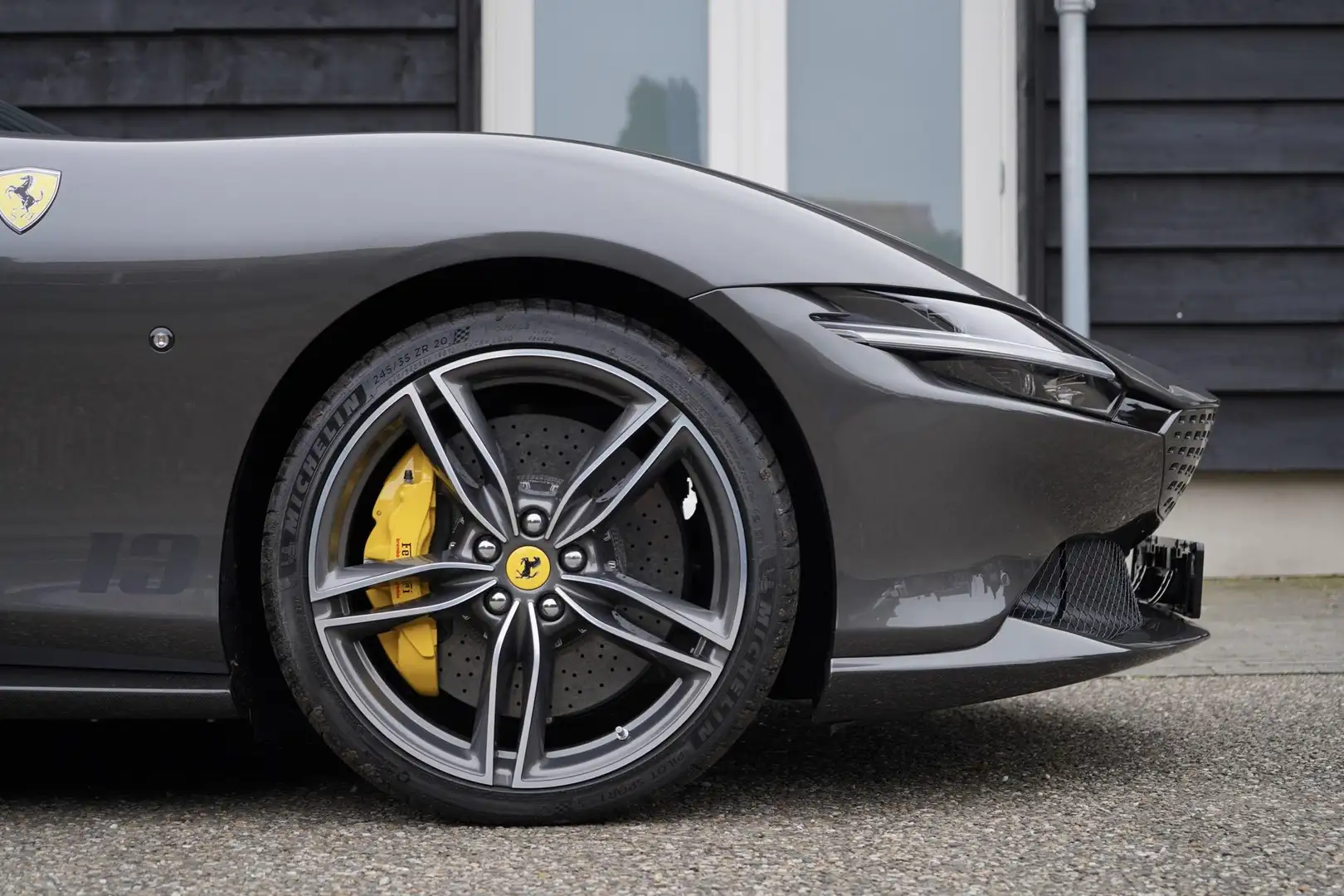 Ferrari Roma 3.9 V8 HELE Grau - 1