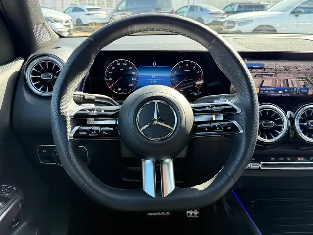Mercedes-Benz GLB view 13